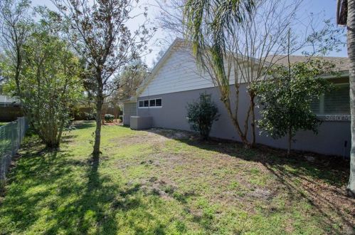 5939 Windwood Dr, Lakeland FL  33813-4805 exterior