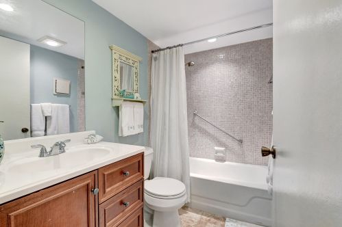 828 Flanders R, Delray Beach FL  33484-5335 exterior