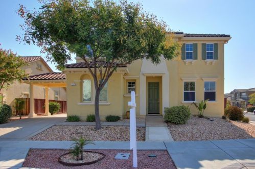 1741 Campos Ave, Woodland CA  95776-5327 exterior