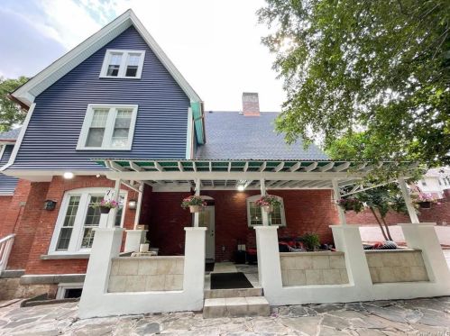 2 Linden Pl, Middletown NY  10940-4824 exterior