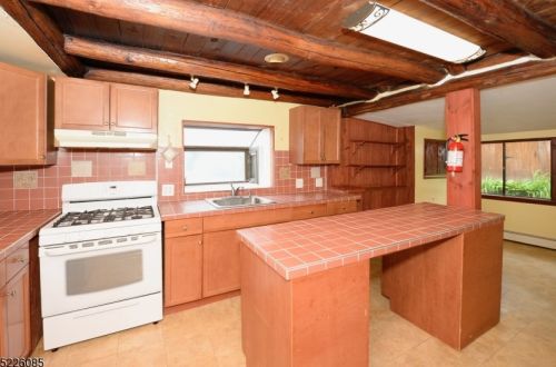 74 Pinecliff Lake Dr, West Milford Lakes NJ  07480-1381 exterior