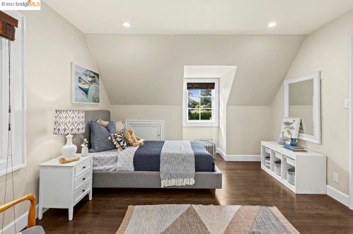 5828 Heron Dr, Oakland CA  94618-2628 exterior