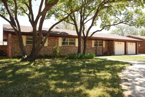 210 Redwood Ln, Levelland, TX 79336-6608