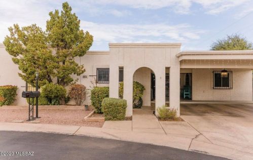 9075 Palms Park Dr, Tucson, AZ 85715-5646