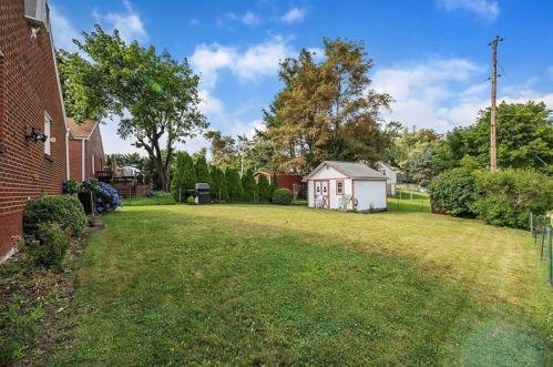 155 Warren Dr, New Kensington PA  15068-5240 exterior