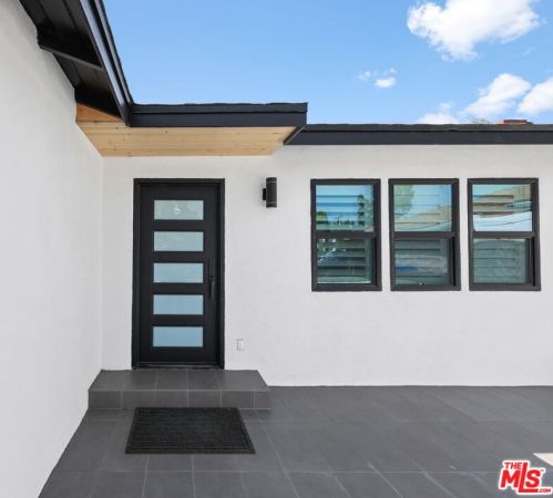 13116 Bassett St, North Hollywood, CA 91605-4726