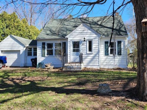 521 3rd St, New Johannesburg, WI 54017-2014