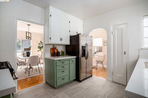 1 Kingsland Pl, Oakland CA  94619-2608 exterior