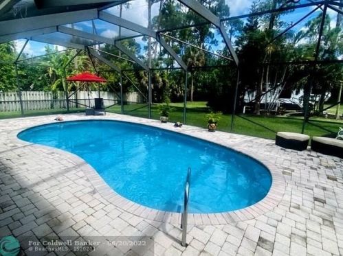 12151 Old Country Rd, West Palm Beach FL  33414-4816 exterior