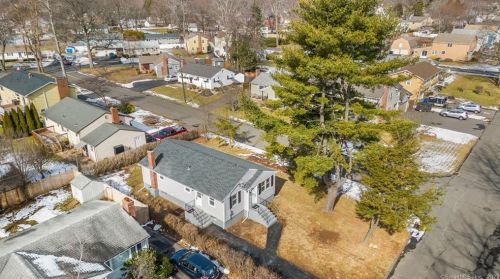 379 Mountain Rd, Hartford CT  06107-1028 exterior