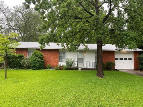 1018 Edinburg Ln, Denton TX  76209-1249 exterior