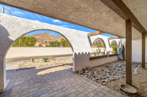48890 Eisenhower Dr, La Quinta CA  92253-6223 exterior