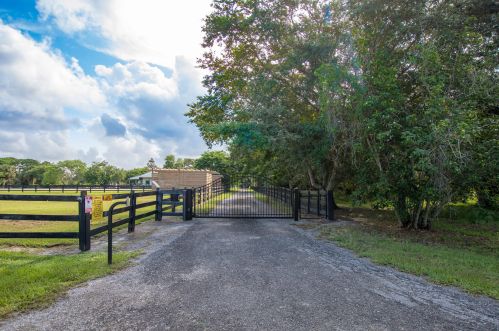 2562 Prarieview Dr, Town Of Loxahatchee Groves FL  33470-2572 exterior