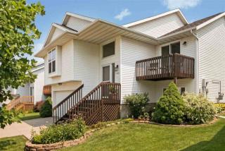 1761 Park Ridge Dr, Iowa City, IA 52241-2741