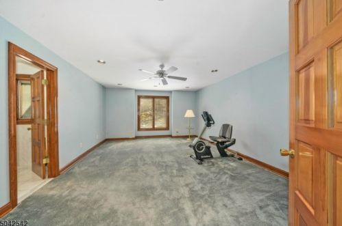 647 Mtn Rd, Sparta NJ  07871-3210 exterior