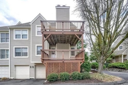 1118 Foxboro Dr, Norwalk CT  06851-1151 exterior