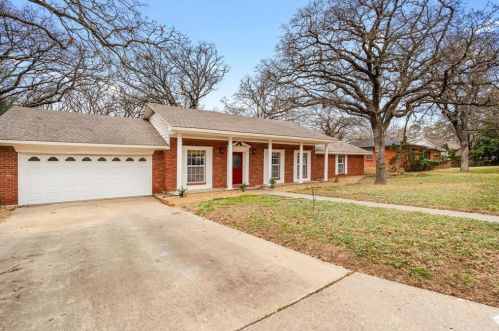 2521 Jamestown Ln, Denton, TX 76209-2212