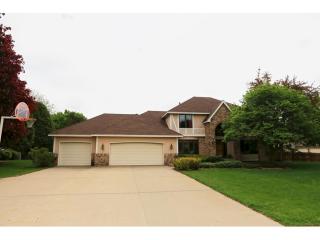5942 Robin Oak Ct, Saint Paul, MN 55126-9122