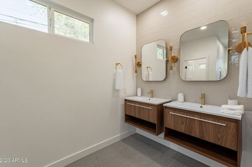 5821 10 St, Phoenix AZ 85087-7350 exterior