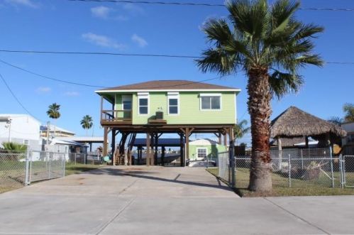 7015 Beau Rue St, Hitchcock, TX 77563-2585