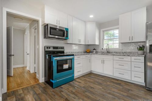 60 Crestwood Ave, Waterbury CT  06704-1621 exterior