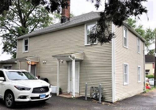 160 Wake St, Bridgeport, CT 06610-2338
