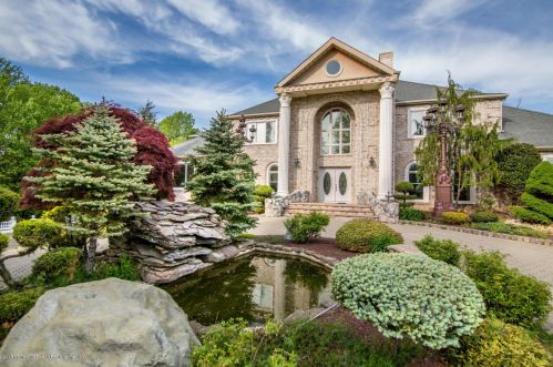 419 Fawns Run, Morganville, NJ 07751-4403