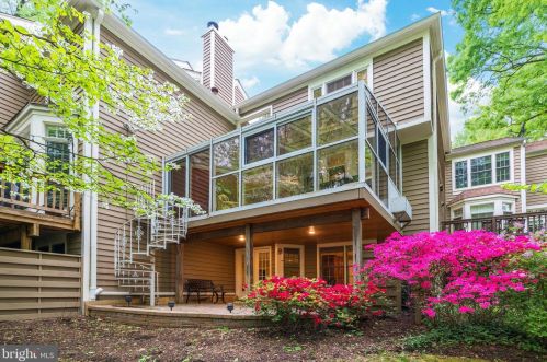 11410 Hollow Timber Ct, Herndon VA  20194-1980 exterior