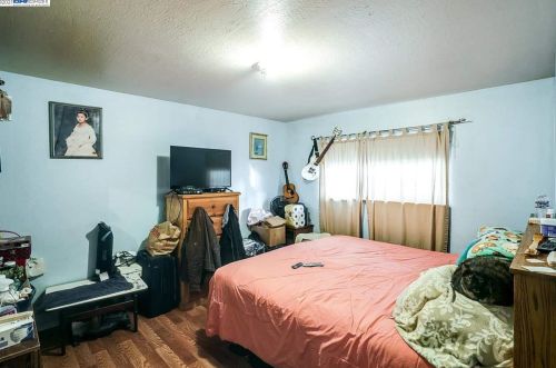 1517 51st Ave, Oakland CA 94601-5237 exterior