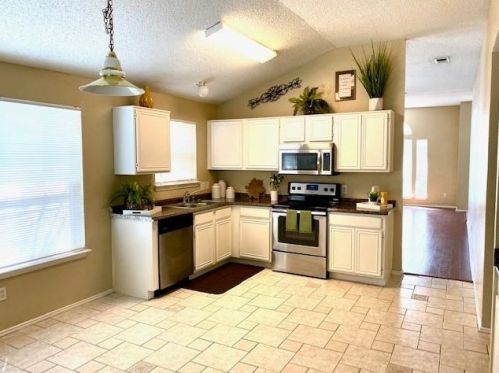 7421 Laurelhill Ct, Fort Worth, TX 76133-8131