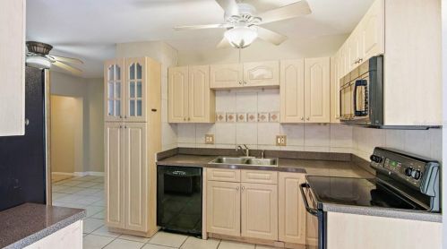 6026 17th Ave, Saint Petersburg FL  33707-3203 exterior