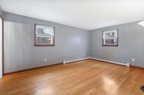 37 Victoria Dr, Colchester CT  06415-2319 exterior