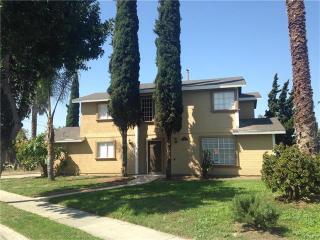 5536 Olanda St, Lynwood, CA 90262-5519