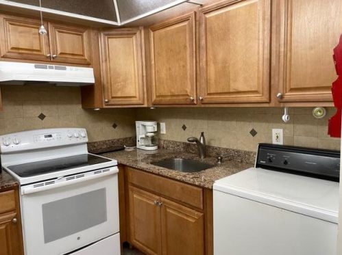 155 Valencia G, Delray Beach FL  33446-2055 exterior