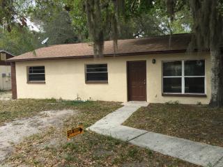 555 Spruce St, Tarpon Springs FL  34689-4049 exterior