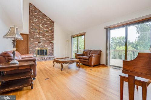 7 Waldron Ln, Flemington NJ  08822-1904 exterior
