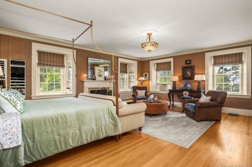 124 Old Battery Rd, Bridgeport CT  06605-3616 exterior