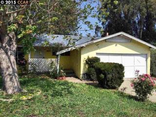 2730 Moyers Rd, Richmond, CA 94806-2727