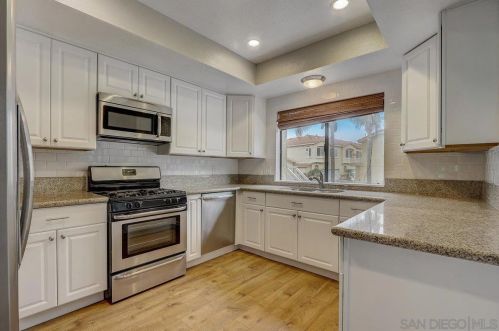 6615 Santa Isabel St, Carlsbad, CA 92009-5939