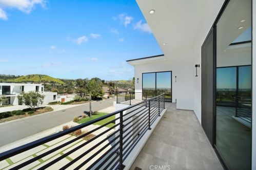 18852 Canyon Crest Dr, Orange CA 92861-2806 exterior