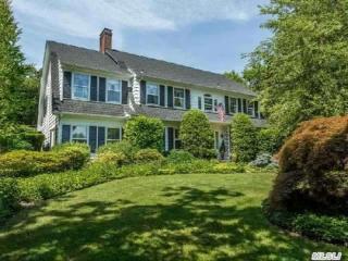 293 Lakeview Ave, Brightwaters, NY 11718-1902