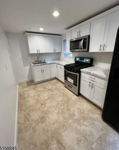 919 Oak St, Roselle NJ  07203-2001 exterior