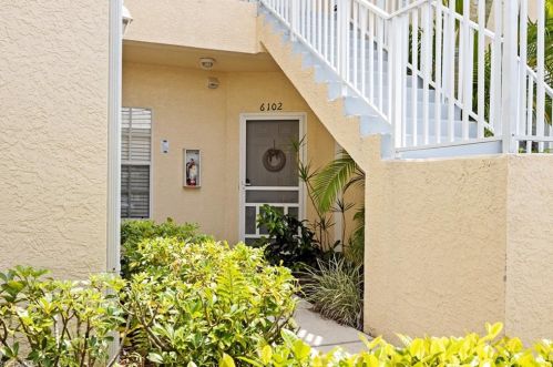 1300 Sweetwater Cv, Naples, FL 34110-4122