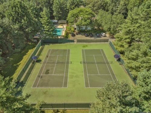 8 Westfield Ln, White Plains NY  10605-5459 exterior