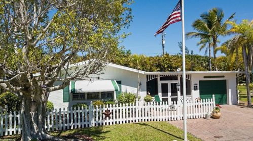 3009 Singing Wind Dr, Sanibel, FL 33957-5607