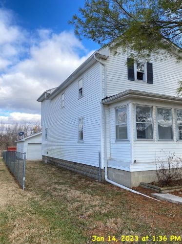 914 Lakeview Ave, Washington Ch, OH 43160-1033