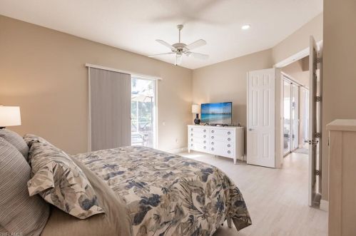 4353 Montalvo Ct, Naples FL  34109-1374 exterior