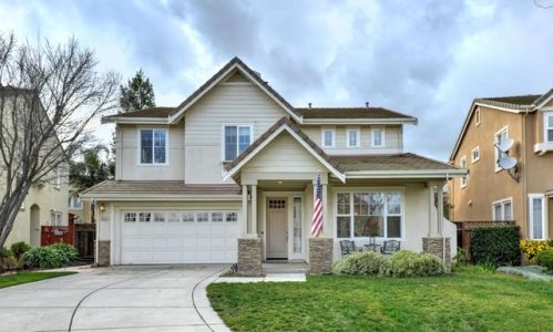 8821 Zinnia St, Gilroy, CA 95020-7561