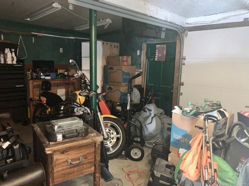 107 Brown Ave, Norwich CT  06351-1927 exterior