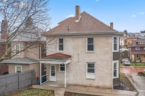 809 Berkshire Ave, Pittsburgh PA  15226-2137 exterior